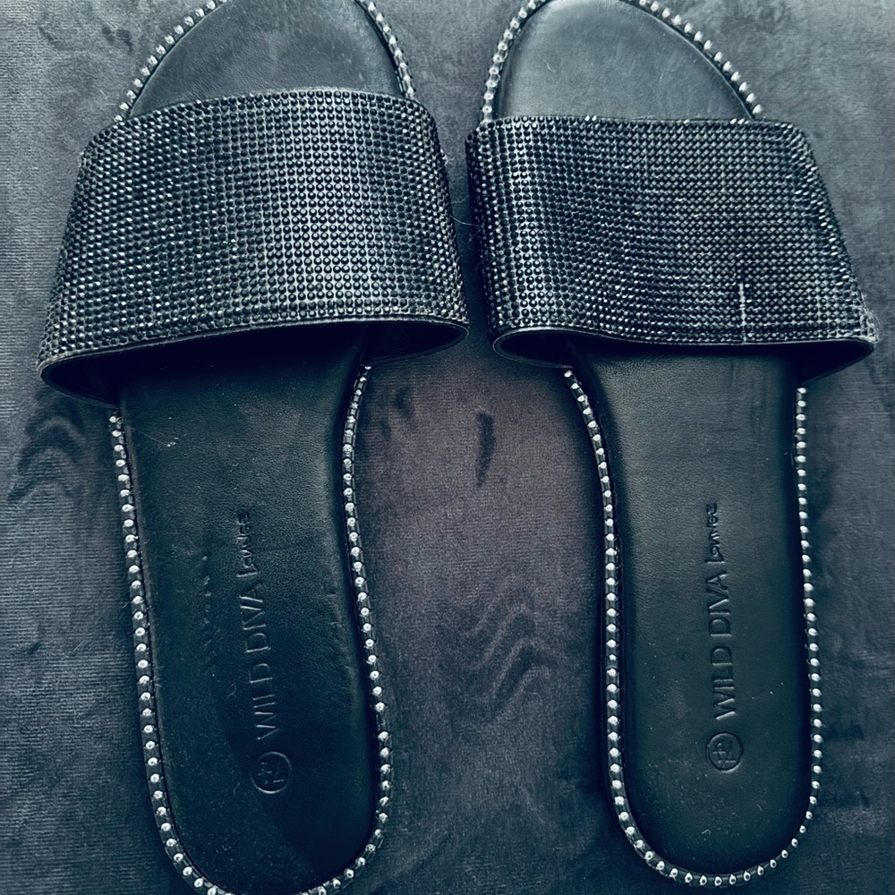 Wild Diva Black Rhinestone Sandals 👡✨